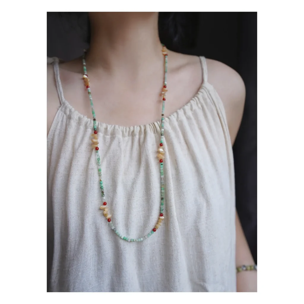 Exquisite vintage handmade long necklace, perfect for everyday styling and versatile looks.