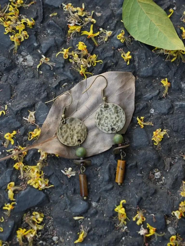 natural-style earrings with vintage brass, evoking a fresh retro charm