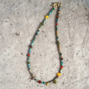 This handmade necklace combines natural turquoise with red agate, expressing a vintage dopamine vibe.