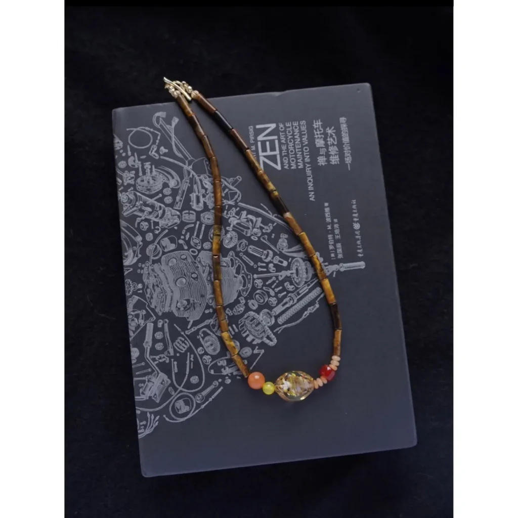 This tiger’s eye and agate necklace highlights vintage charm with handcrafted elegance.