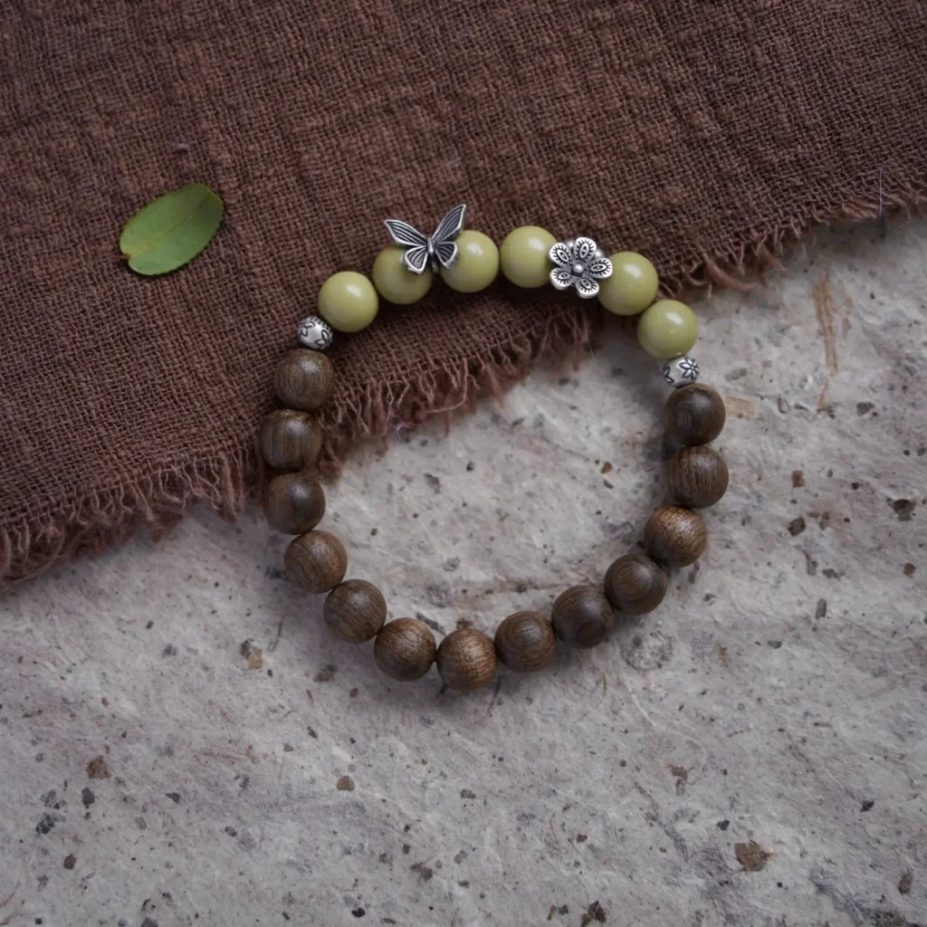 Original handmade sandalwood bracelet with vintage design, S925 Thai silver, and avocado Alxa agate.