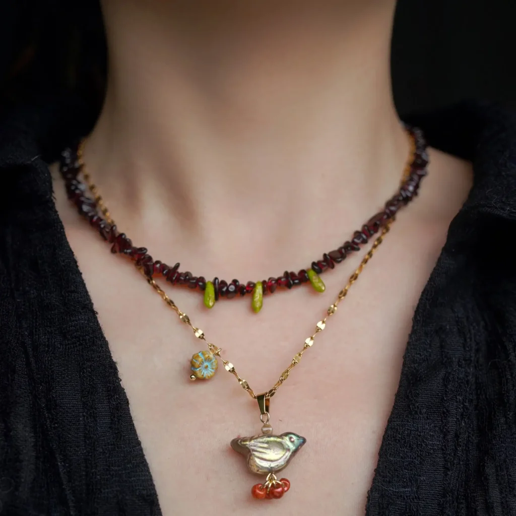 Vintage handmade garnet necklace by Jewea, featuring natural red gemstones and delicate artisan craftsmanship.