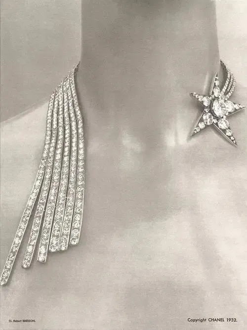  Illustration of a Chanel platinum diamond star vintage handmade necklace, featuring an elegant design with sparkling diamonds and a radiant star motif.