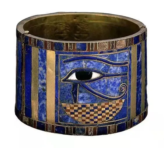 Illustration of the Eye of Horus symbol, featuring the falcon god Horus' eyes, representing divine protection, the sun, and the power of resurrection.