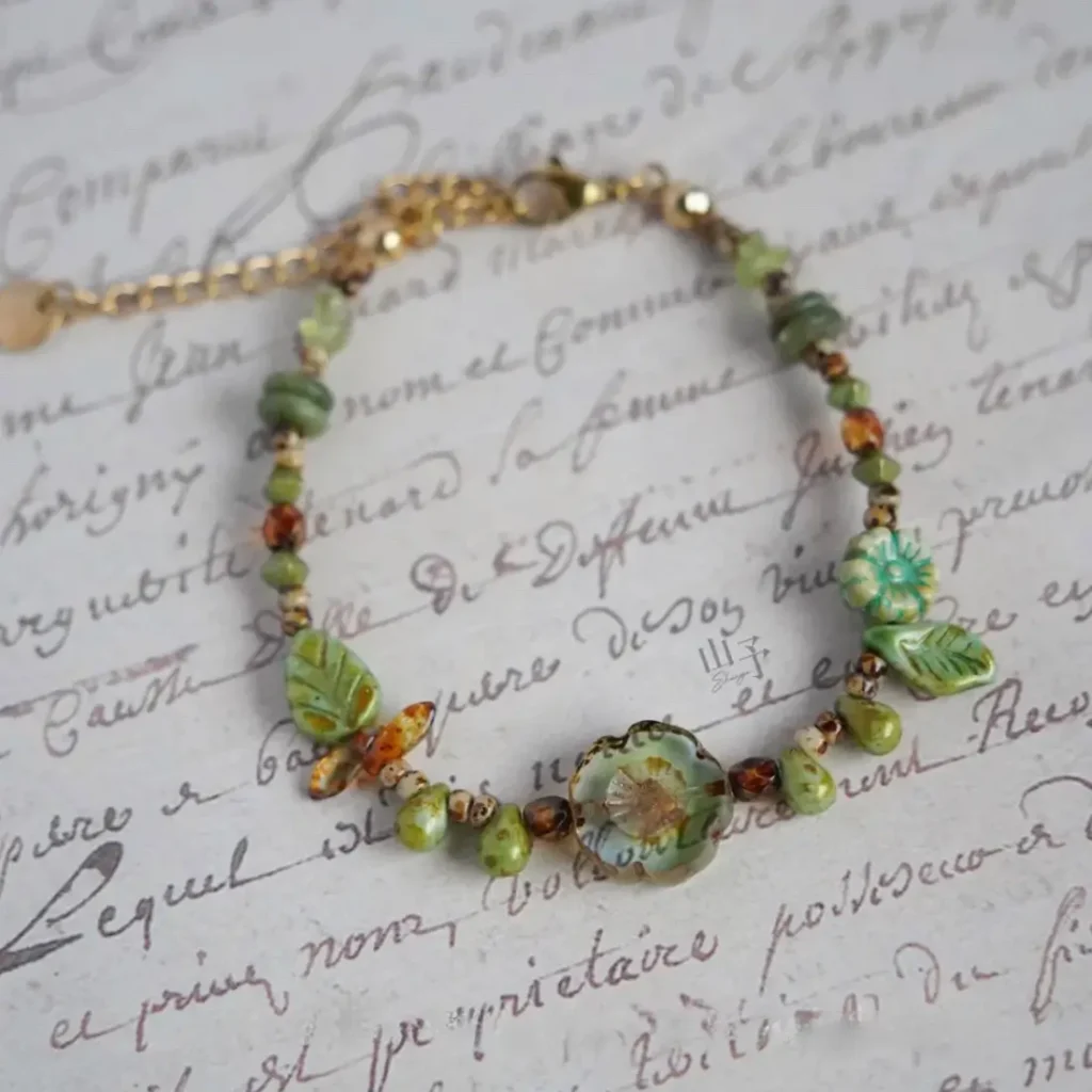 Artisan bracelet with clear flower detail and vintage Czech beads. Evokes the serenity of open fields and the elegance of natural light.