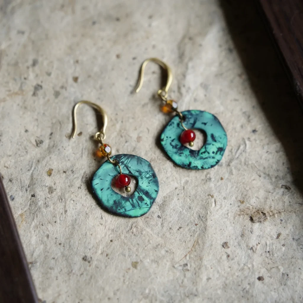 Vintage brass agate earrings, handcrafted with aged metal and natural stones for everyday elegance.