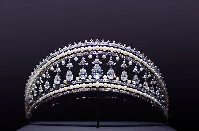 Exquisite diamond crown, representing the grandeur and luxury of royal jewelry during the Edwardian era.