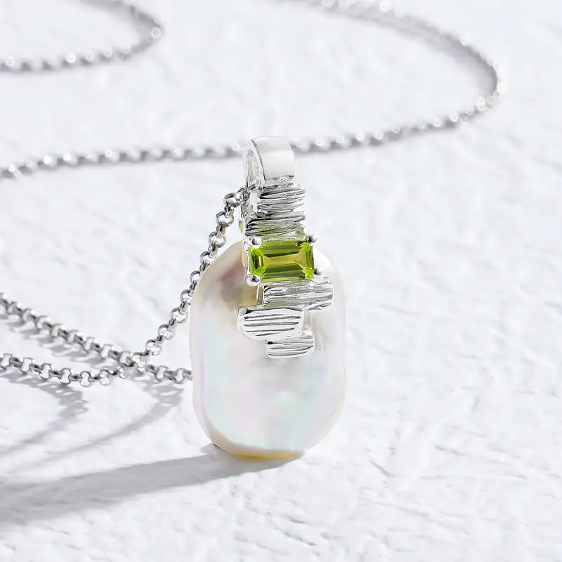 Elegant handmade pearl pendants jewelry with a minimalist design, showcasing natural pearls in a refined, modern style.