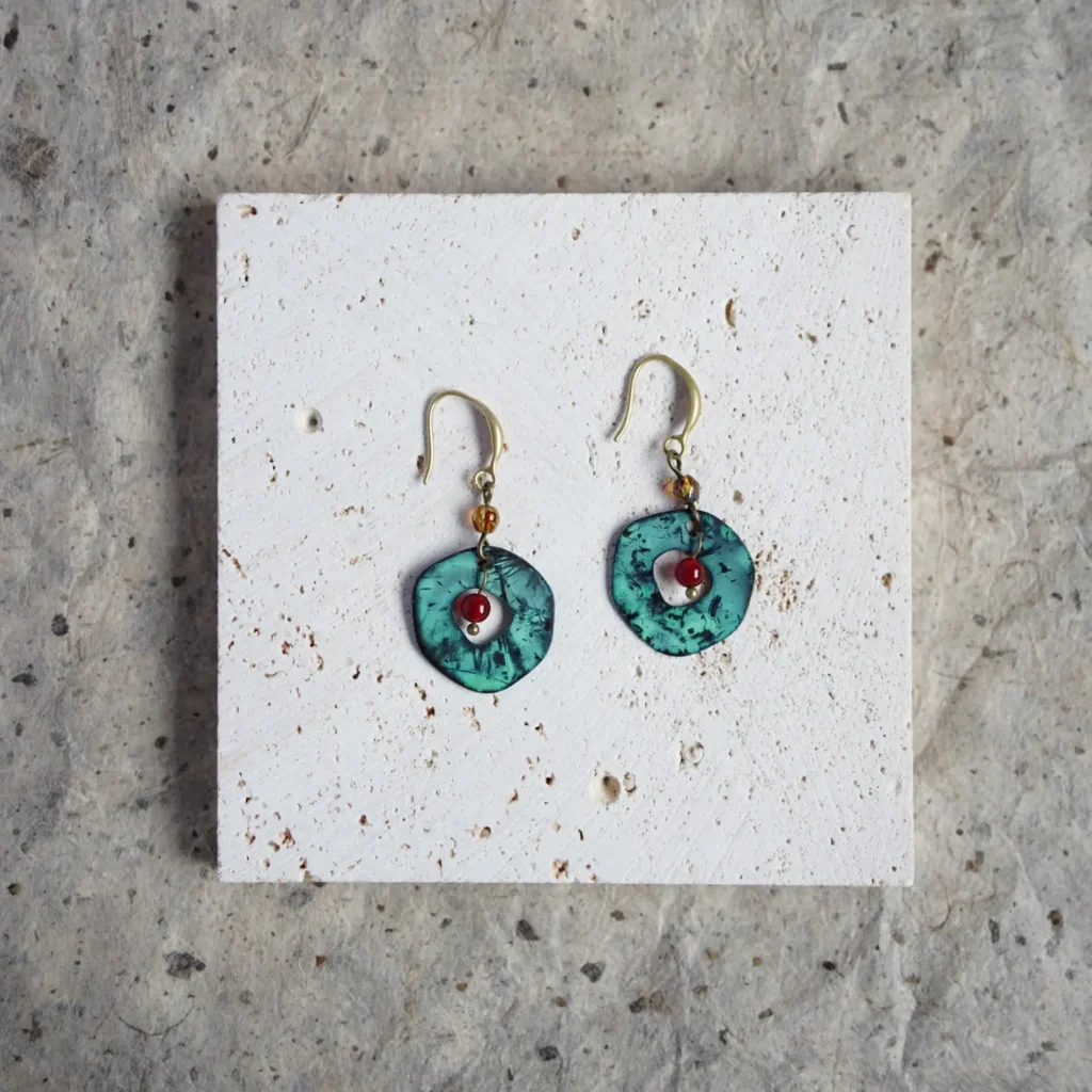 Round brass earrings with red agate, handcrafted for a vintage bohemian look full of earthy elegance.