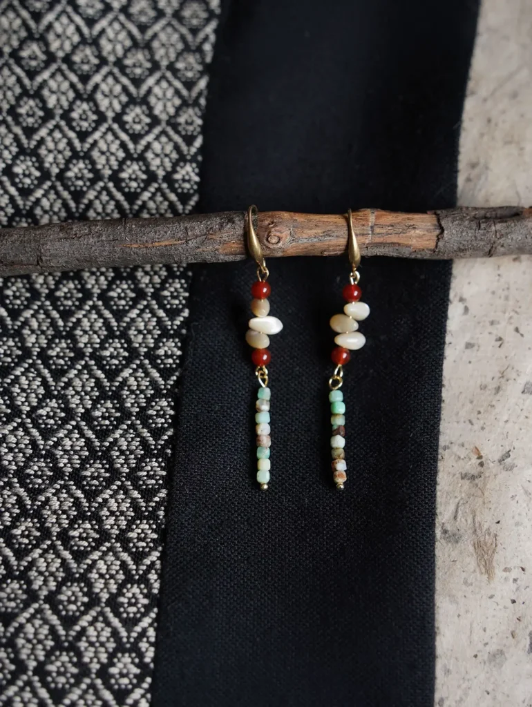 Minimalist earrings designed for women, ideal for everyday wear and commuting.