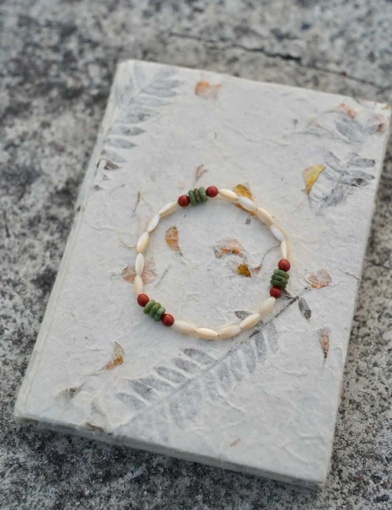 Delicate beaded bracelet for women combines minimalist design with handmade craftsmanship, ideal for students and daily wear.