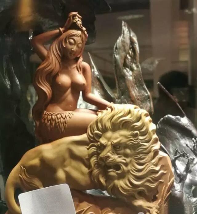 2016 Tiangong Award-winning Alashan Jasper carving, showcasing exquisite craftsmanship and natural stone beauty