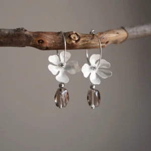 Elegant 925 sterling silver ear cuff with botanical design for non-pierced ears.