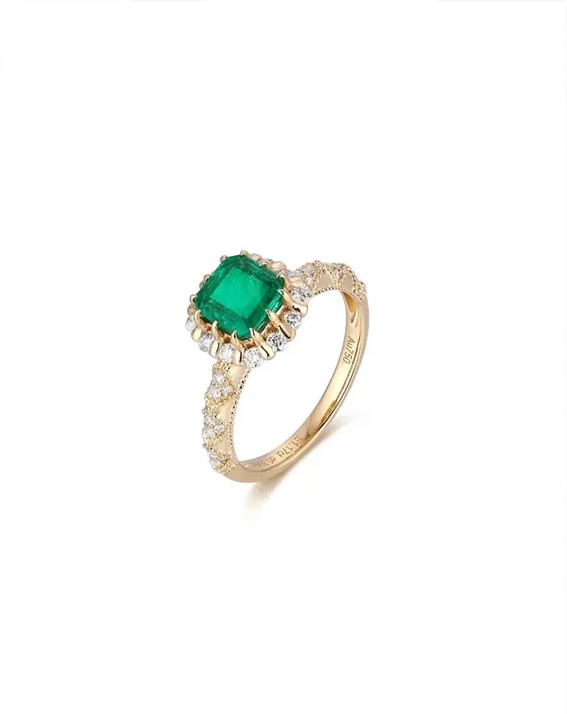Jewea 1ct natural emerald-cut emerald and diamond ring set in 18K yellow gold, with certificate.