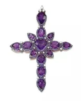 A pendant featuring a large amethyst stone, accented with brilliant-cut diamonds and deep blue sapphires.