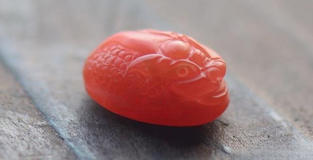 Baoshan Gold Toad ring surface showing detailed craftsmanship and rich color