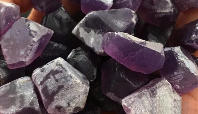Irregular deep purple chalcedony rough stones with rich color and natural texture