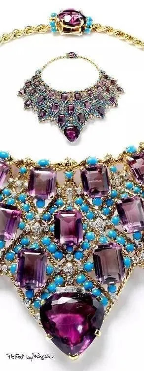 The Duchess of Windsor's necklace, a luxurious piece made by Cartier in 1947, featuring a large amethyst as the main stone, Sleeping Beauty turquoise, and diamonds. The design showcases a striking contrast of blue and purple, creating an exotic and intricate style.