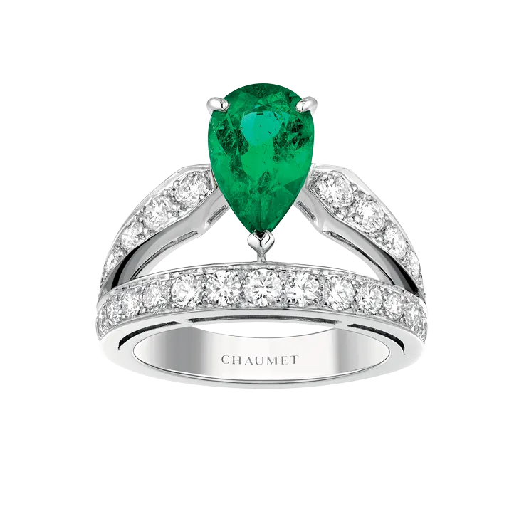 A stunning photo of an emerald ring, showcasing a brilliant green emerald gemstone in a sophisticated setting.