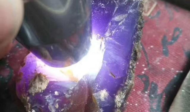 Purple agate rough observed under lighting to show color and texture