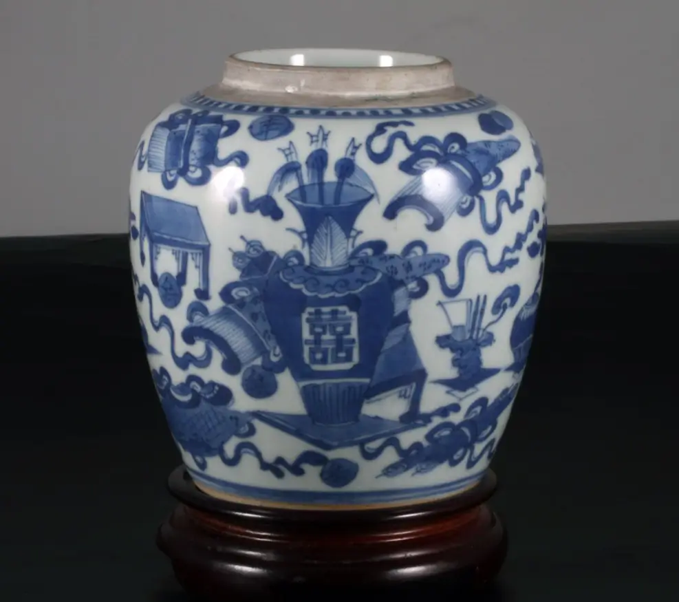 An image of a large Qing Dynasty ceramic jar used for "Qing Shi" (elegant display). These jars were often part of a scholar's studio decor, holding seasonal flowers or stones to create an elegant and refined atmosphere in the mid-Qing period