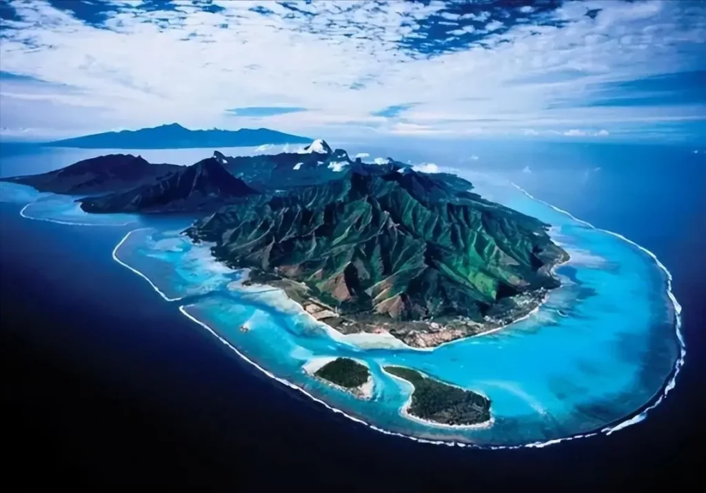 Pearl farms in Tahiti provide ideal conditions for cultivating black-lipped oysters