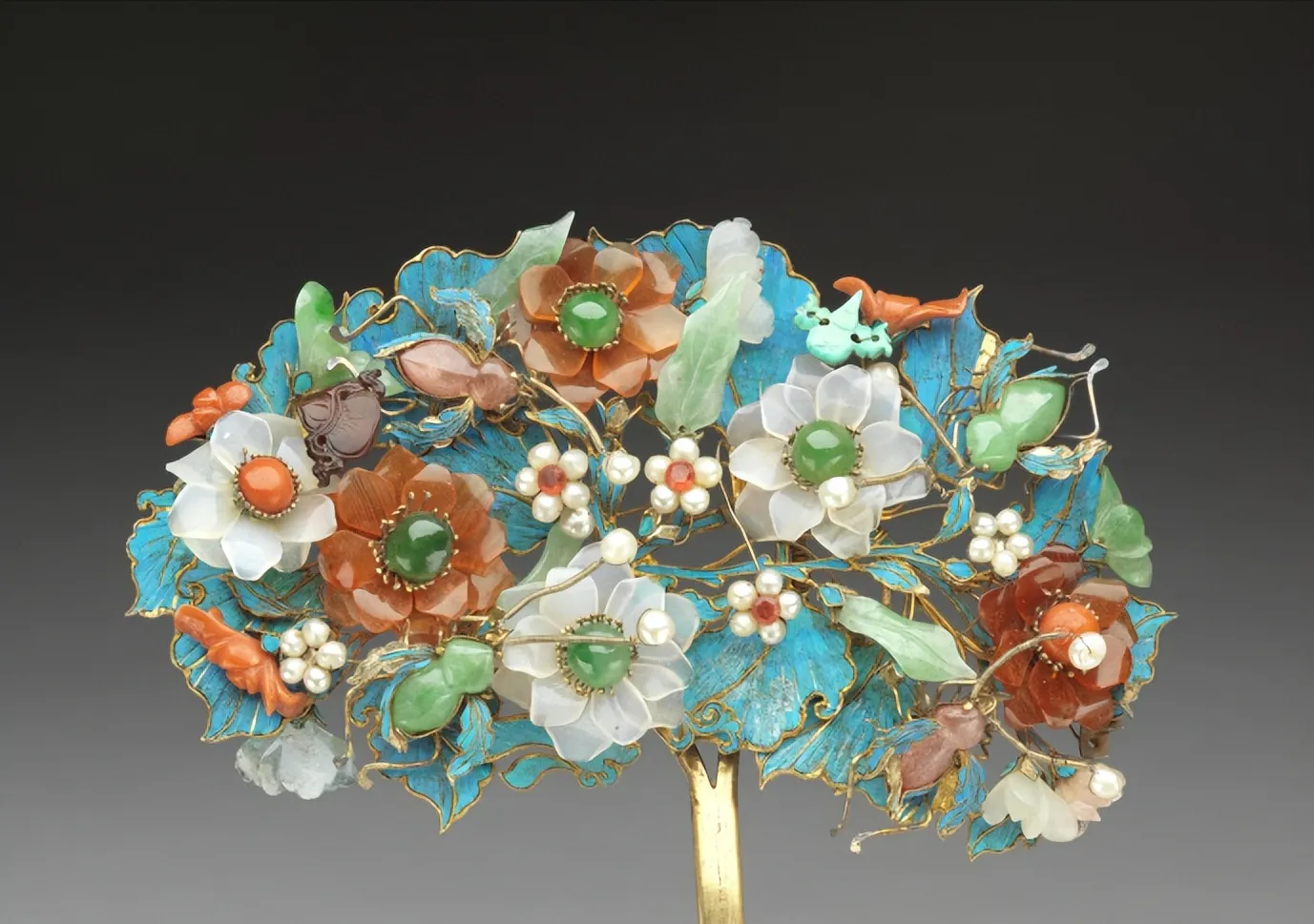 A stunning luxury hairpin from the Taipei Palace Museum, showcasing intricate design and craftsmanship.