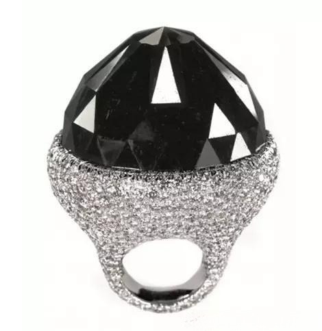 312.24-carat black diamond ring carved from a 587-carat rough stone, showcasing remarkable craftsmanship