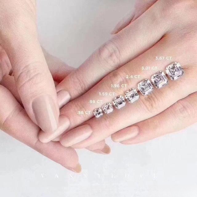 Visual guide showing how different sizes of Asscher cut diamonds look when worn on the finger.