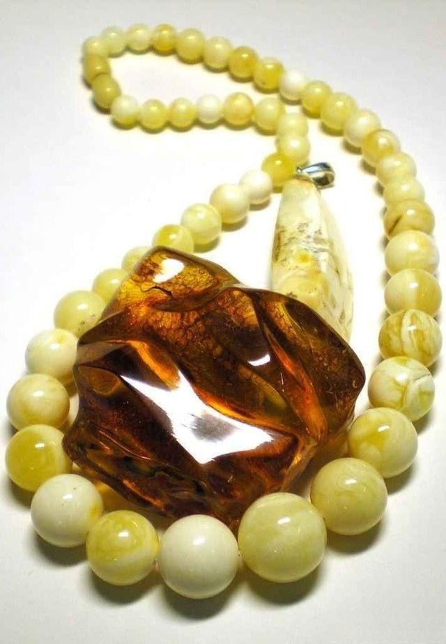Beewax gemstone necklace, handcrafted from fossilized resin of gymnosperm or leguminous plants, highlighting its warm natural hues.