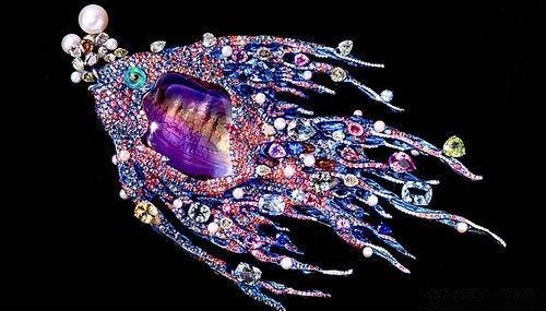 Chen Shiying "Fish Dream" brooch featuring a central ametrine gemstone with vivid purple and yellow zones.