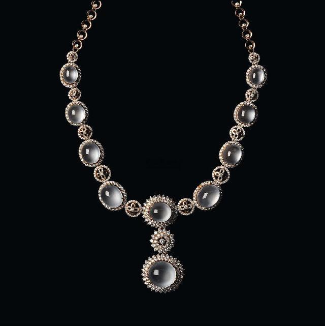 Exquisite jadeite necklace with smooth, delicate texture, set in fine craftsmanship — a stunning piece of jewelry.