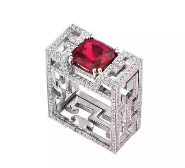 4-carat Mozambique ruby ring by Dickson Yewn, showcasing vibrant red color and excellent clarity – a highlight in our Ruby Buying Guide.