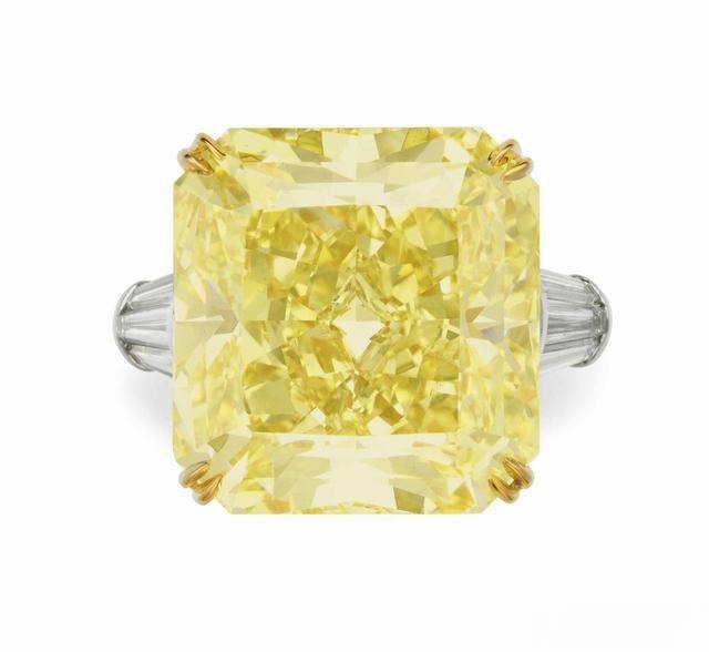 A ring featuring a double-prong setting design, where the gemstone is held securely by two prongs, providing extra stability and a modern, stylish look.