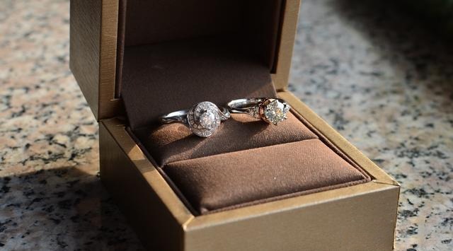 Custom diamond rings in a jewelry box, crafted by Jewea for a unique customer design.