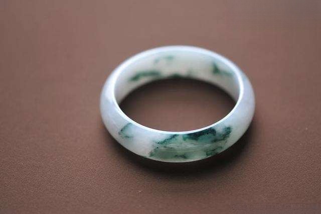 Custom jade bangle by jewea - high-quality jade bangle with excellent color.