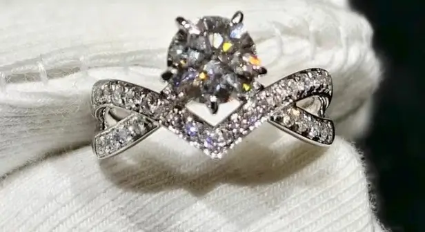 Jewea fully diamond-set ring, visual reference for cost breakdown example