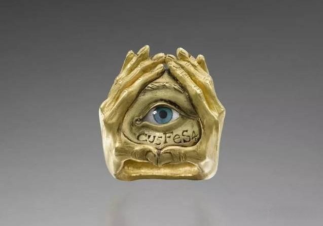 Ring depicting hands holding an eye, showcasing surreal and dark-romantic design with intricate craftsmanship