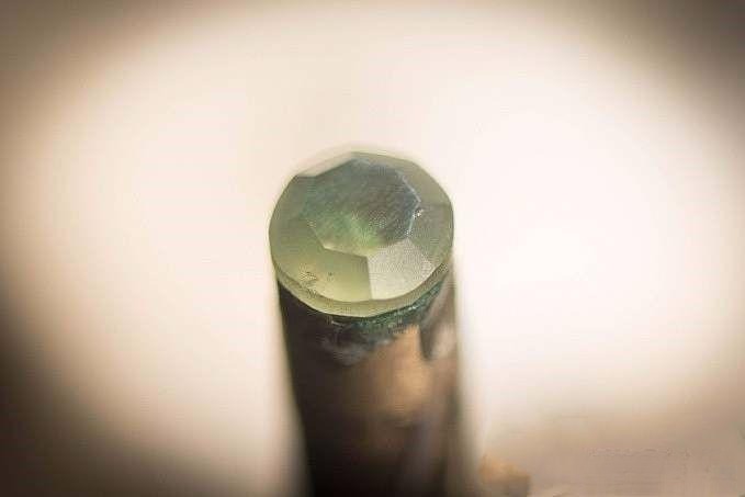 Main crown facet completed on the gemstone, showcasing its brilliant cut and symmetry