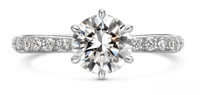 A ring featuring a pear-shaped prong setting design, with the diamond held securely by prongs in a graceful, teardrop shape, offering a unique and elegant appearance.