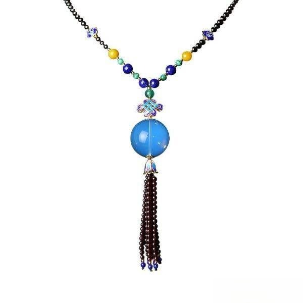 Sapphire pendant necklace showcasing a vibrant blue gemstone, perfect for elegant jewelry styling – Gemstone Jewelry Buying Tips.