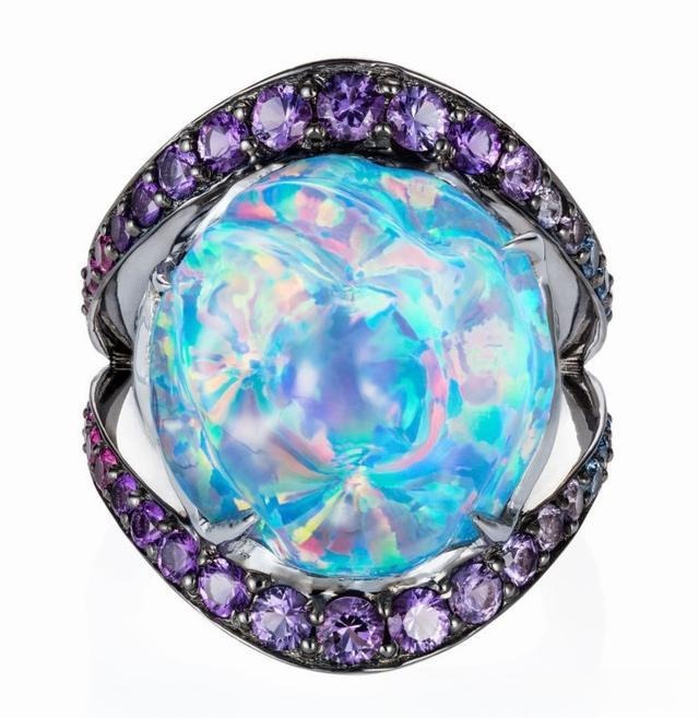 Superlunary opal ring by Noor Fares X Flavie Audi showcasing opal's natural play-of-color and iridescent rainbow hues
