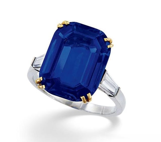 13.66-carat Kashmir cornflower blue sapphire ring featuring a rare velvety hue and exceptional brilliance.