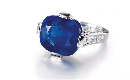 16.65-carat cornflower blue sapphire ring showing sapphire color classification, similar to Kashmir sapphires but more accessible.