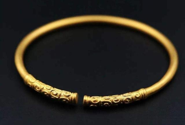 Handcrafted Gu Fa Gold bracelet showcasing traditional techniques and vintage elegance