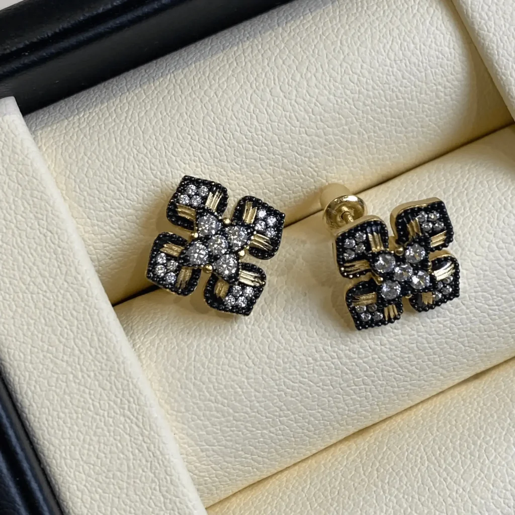 Vintage-style 925 sterling silver four-leaf clover stud earrings with pavé-set shimmering zircons and an antiqued beaded border.