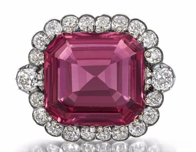 Hope Spinel set in a 19th-century silver and gold brooch, dazzling with exceptional brilliance.