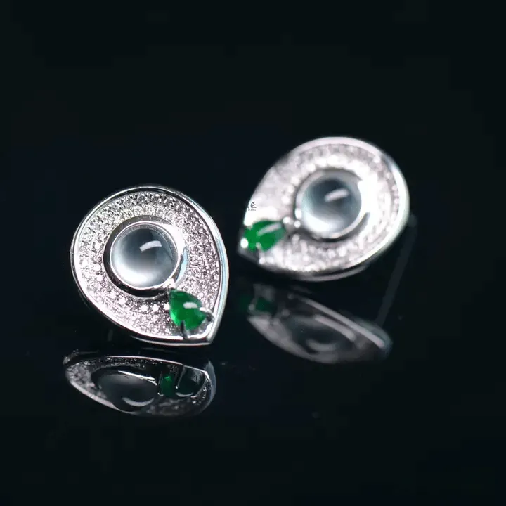 Jewea jadeite earrings with double eyelid effect, sharp reflective edges on curved surface
