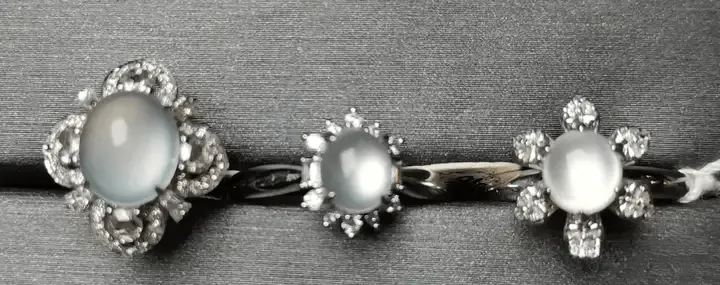 High-quality jadeite ring from Jewea showing glossy halo effect on polished curved surface
