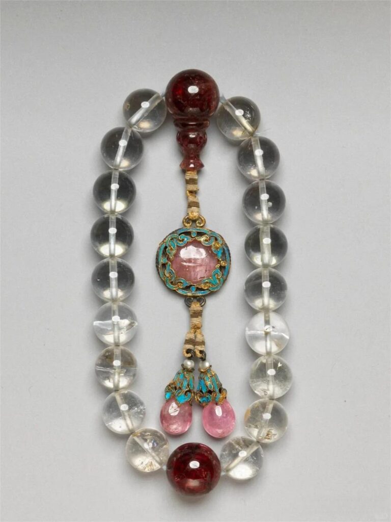Eighteen-bead crystal bracelet from the Qing Dynasty, housed in the Taipei Palace Museum, showcasing the exceptional craftsmanship and elegance of the era.